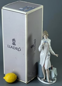 Large Lladro Figure Female Physician 05197 Doctor Activa Made in Valencia Spain