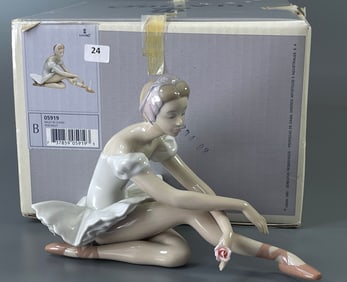 Llado Figurine Rose Ballet 05919 Ballet de la Rosa