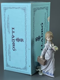Lladro Porcelain School Days Figurine Flores a la Maestra N. 7604 Brillo Finish