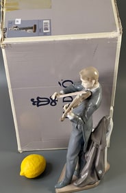Outstanding Lladro Spain Violinist Sculpture by Perez No.01804 Joven Violinista Violin Sonata