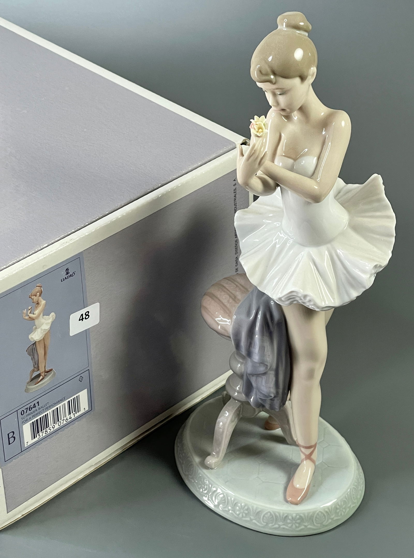 Porcelain Ballerina Figurine by Lladro 07641 Su Primer Ballet For a Perfect Performance (1 of 4)