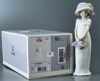 Little Lady Lladro 01008022 Retired Collection Spanish Name Pequena Dama Sculptor Regino Torrijos
