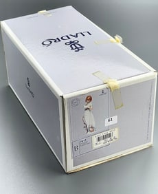 Lladro Porcelain Figurine Model #7611 Girl with Umbrella Never Been Out Its Original Box
