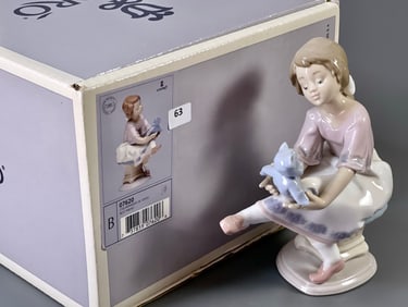 Lladro Porcelain #7620 Best Friend Girl w/Blue Teddy Bear Columpiando al Osita Retired