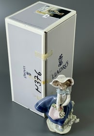 Pretty Pickings Lladro 01005222 Sculptor Jose Puche Spanish Name Linda Con Capazo Year Issued 1984
