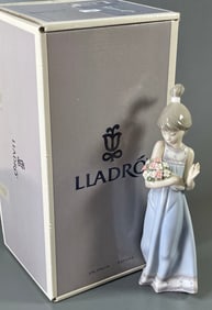 Lladro Spring Token Girl with Flowers Nina con Ramo de Flores 05604