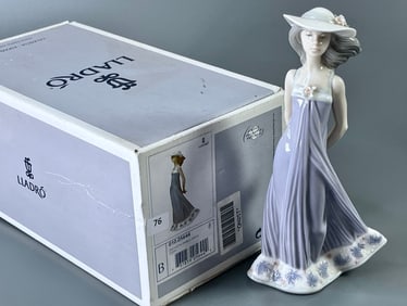 Susan Lladro Item #01005644 Spanish Name Muchacha Pamela Airosa Sculptor Juan Huerta Year Issued