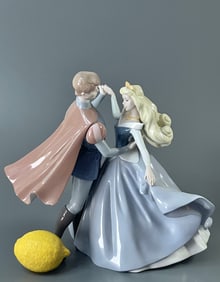 LLADRO Disney Sleeping Beauty Convention Figurine Baile de Bella Sleep Beauty?s Dance # 07560