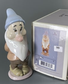 Lladro Bashful #7536 Snow White and the Seven Dwarfs Figurine