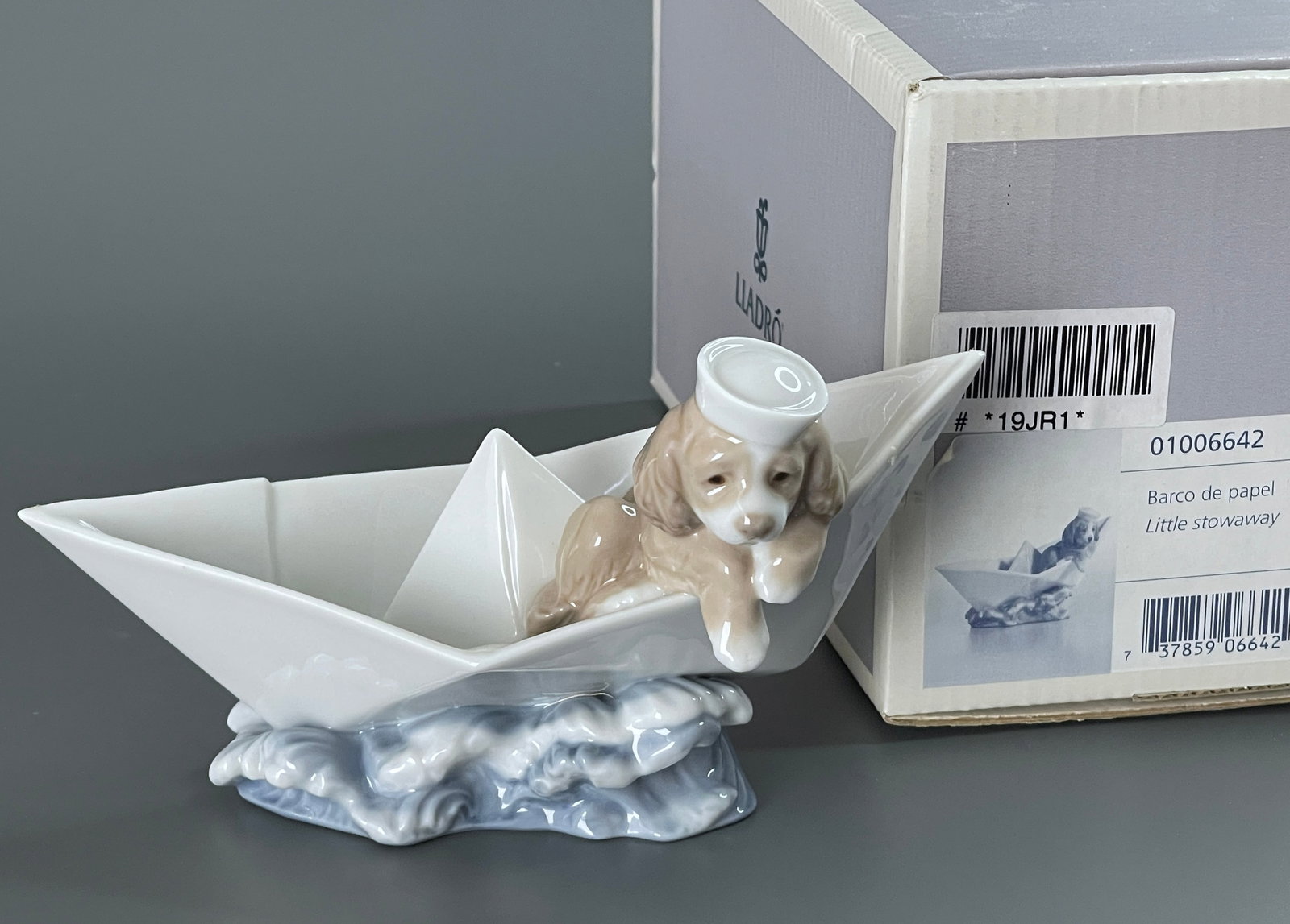 Dog Paper Boat Little Stowaway 01006642 Barco de Papel Puppy Figurine in Glossy Porcelain Hat: Dog Paper Boat Little Stowaway 01006642 Barco de Papel Puppy Figurine in Glossy Porcelain Hat Sailing on a Paper Boat Sculptor Begona Jauregui Year Issued 2000 Lladro Spain