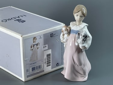 Arms Full of Love Girl Figurine Lladro SKU 010.06419 A Jugar Fuera Girl figurine in glossy porcelain