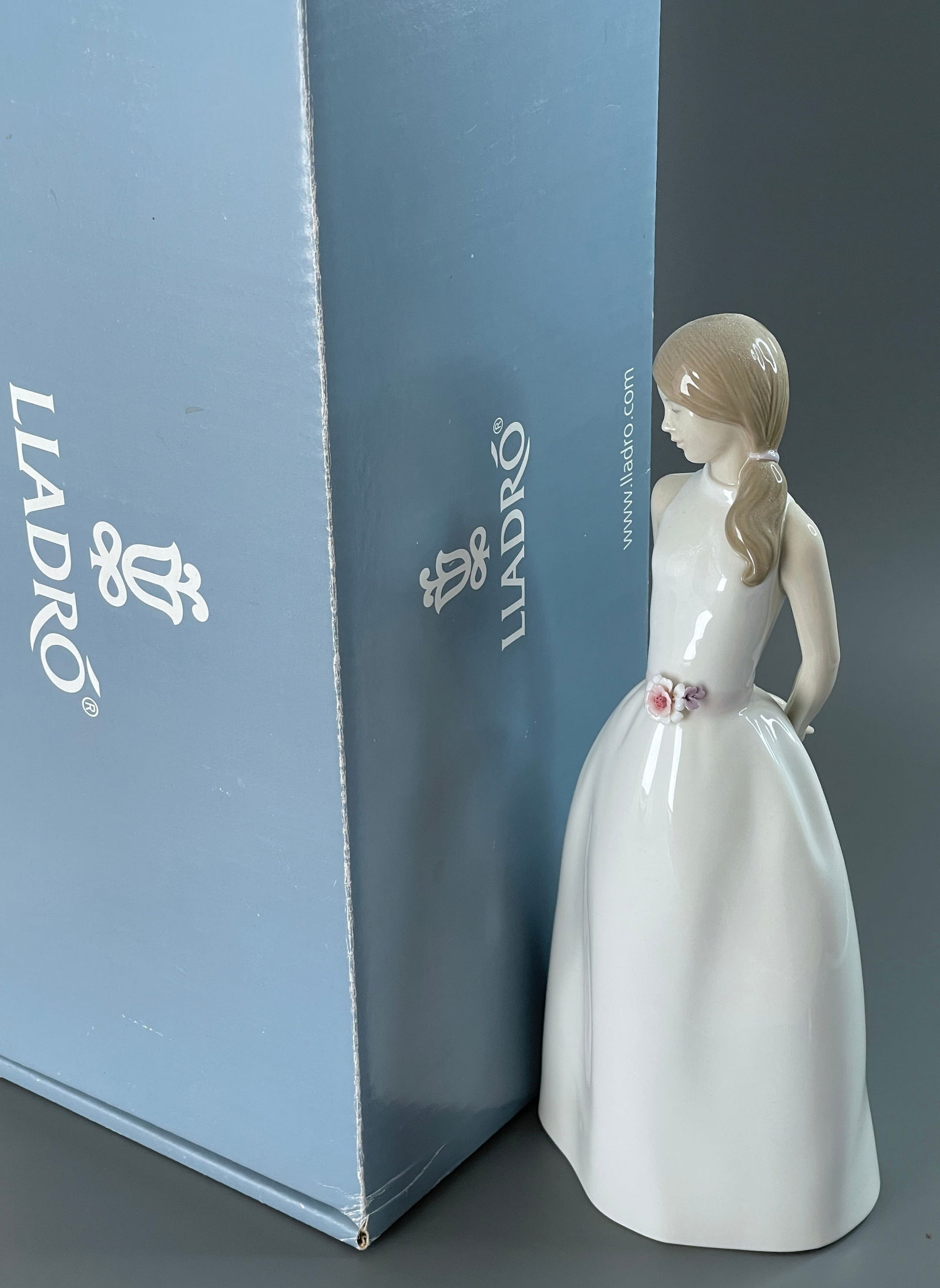 Lladro 2014 Limited Edition Sweet Adolescence Figurine 01008785 Dulce Adolescencia Issued 2014: Lladro 2014 Limited Edition Sweet Adolescence Figurine 01008785 Dulce Adolescencia Issued 2014