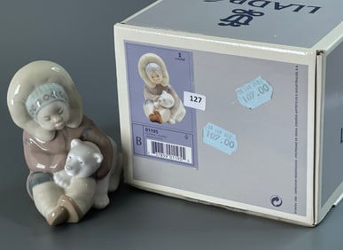 Eskimo Playing Inuit Arctic by Lladro 01195 Esquimal Jugando