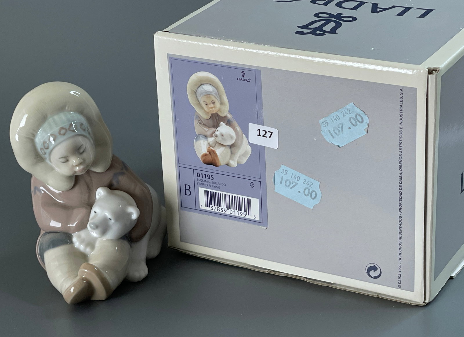 Eskimo Playing Inuit Arctic by Lladro 01195 Esquimal Jugando (1 of 6)