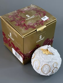 Lladro Bola Navidad 200 # 01007141 Year Issued 2008 Year Retired 2008 Last Retail $95.00