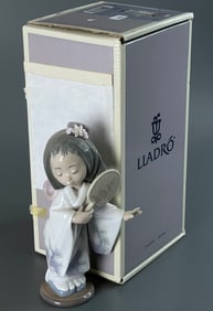 Lladro Spanish Name Japonesita Con Pay - Pay Sculptor Salvador Debon Year Issued 1995 Year Retired