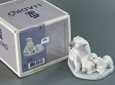 Lladro Polar Bear Miniature 05434 Spanish Name Osa Con Su Cria Finish Glazed Was issued in 1987 and