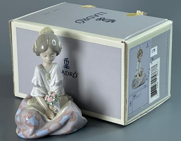 Lladro Serene Valencia #01005867 Spanish Name Valenciana Serenidad Sculptor Salvador Debon Year