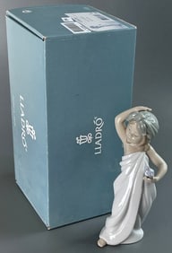 Soy Tan Bonita! Lladro Item #01006799 Sculptor Jose Santaeulalia Year Issued 2001 Year Retired 2017