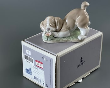 A Sweet Smell 01006832 Animals Domestic by Lladro Que Bien Huele Porcelain Figurine