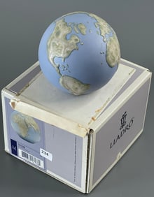 Globe Paperweight 16138 Daisa Lladro Ceramic World Globe