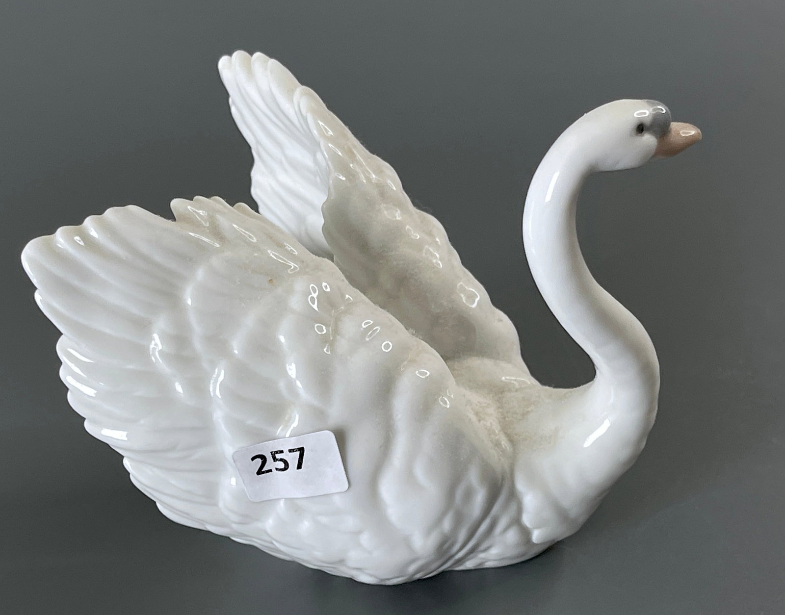 White Porcelain SWAN Lladro 6175: White Porcelain SWAN Lladro 6175