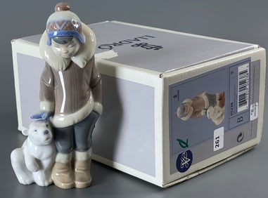Lladro Eskimo Boy with Pet Porcelain Figurine Polar Bear RETIRED RARE Nino Esquimal con Osito 05238
