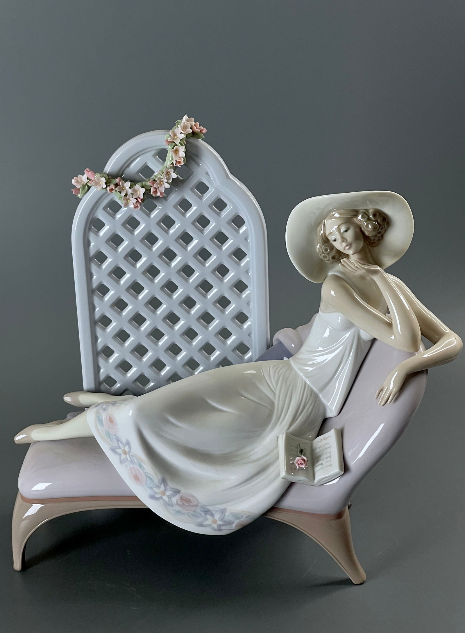 Lladro GARDEN OF DREAMS #7634 Limited Edition Large Porcelain Figurine Poemas De Amor (1 of 6)
