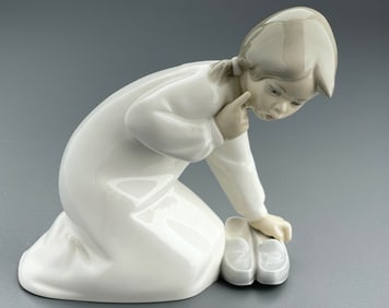 Little Girl with Slippers Lladro Item # 01004523 Glazed Porcelain Figurine Spanish Name Nina Con