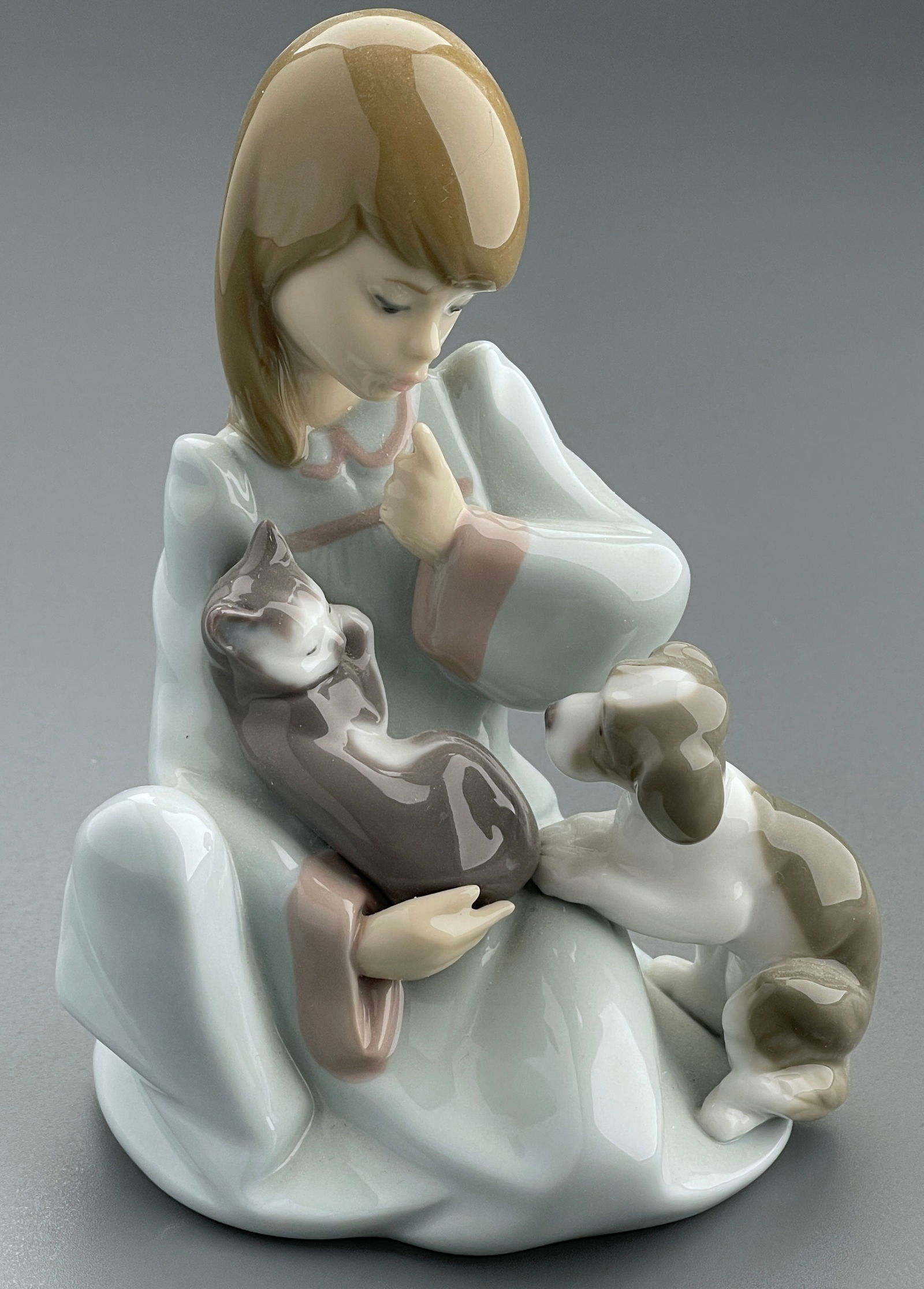 Cat Nap Lladro Figurine Handcrafted and Hand Painted in Valencia Spain Model Number 01005640 (1 of 4)