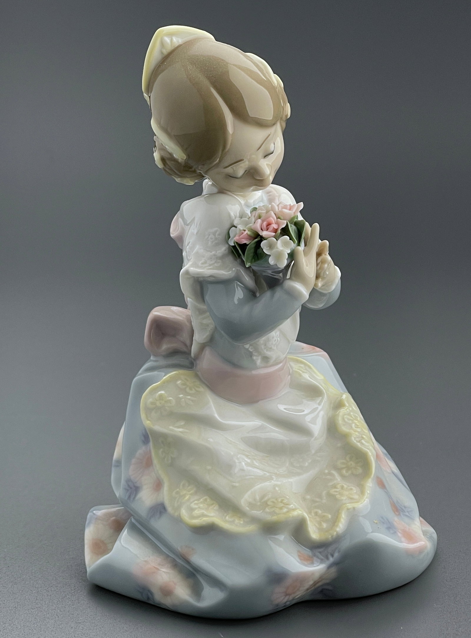 Loving Valenciana No Box Valencian by Lladro Item #01005868 Spanish Name Valenciana Mimosa Sculptor: Loving Valenciana No Box Valencian by Lladro Item #01005868 Spanish Name Valenciana Mimosa Sculptor Salvador Debon Year Issued 1992 Year Retired 1995