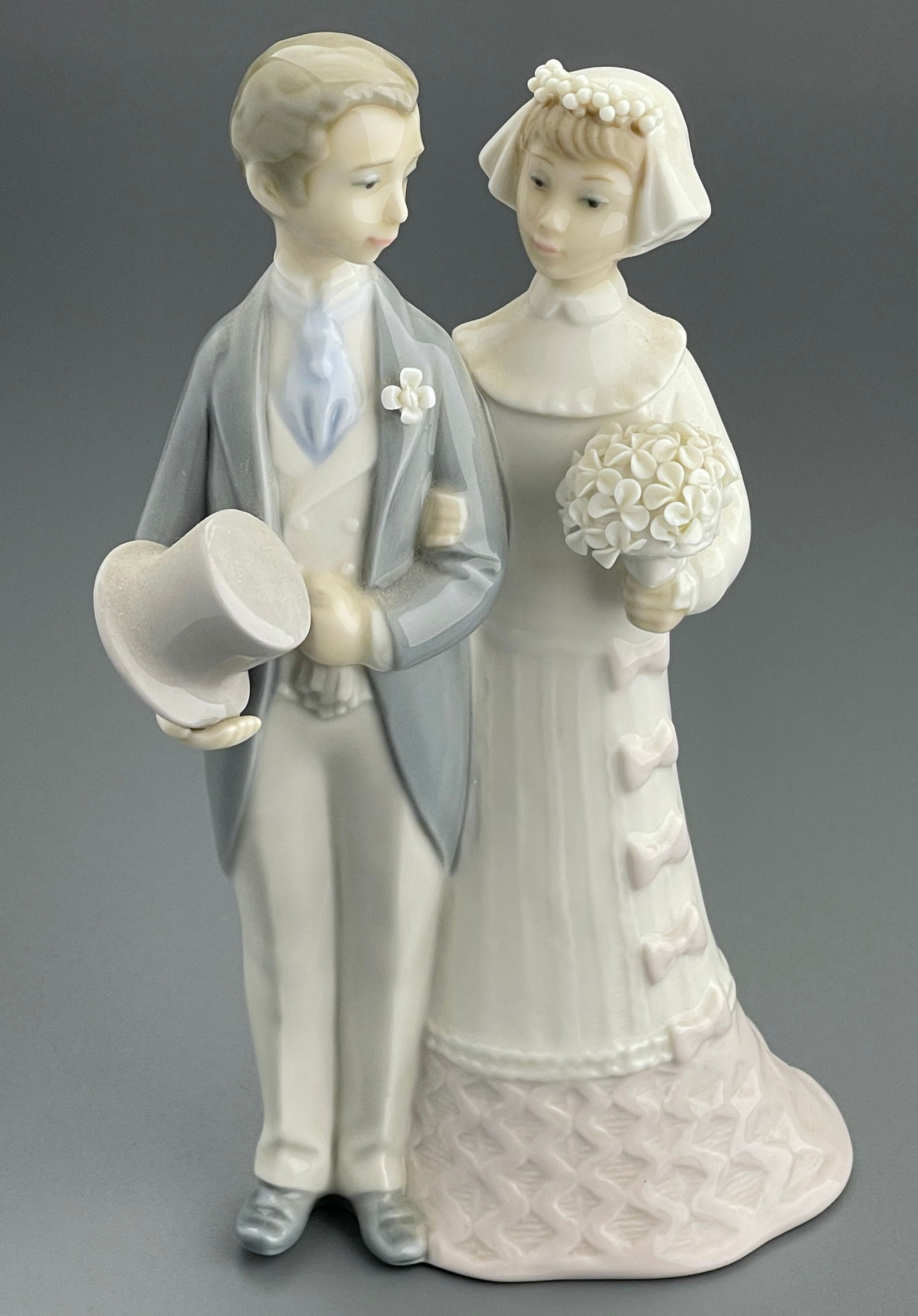 Lladro Bride and Groom Porcelain Figurine Wedding of Yesteryear Reference Number 4808 Boda de Antano (1 of 5)