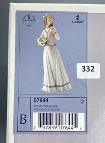 Lladro Collectors Society INNOCENCE IN BLOOM Porcelain Figurine # 7644 Designed by Jose Puche in