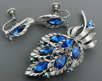 1960s Lisner Blue Sparkle Brooch Earclips Garniture