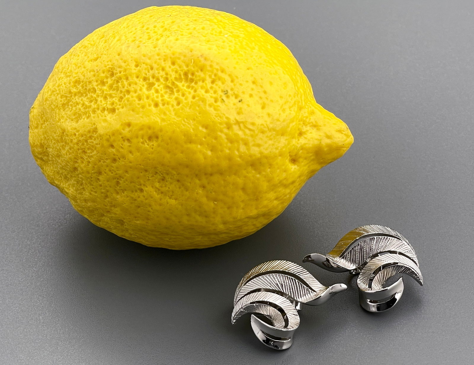 Vintage Trifari White Metal Feather Leaf Clip Earrings Mid Century Costume Jewelry (1 of 4)