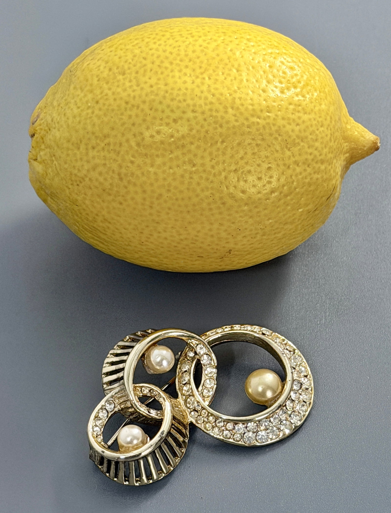 Vintage Jeweled Faux Pearl Mid Century Costume Jewelry Brooch: Vintage Jeweled Faux Pearl Mid Century Costume Jewelry Brooch Approximately 1 1/2 x 2 1/16 inches. For all high ticket items, including watches and jewelry, thebuyer identity has to be confirmed prior