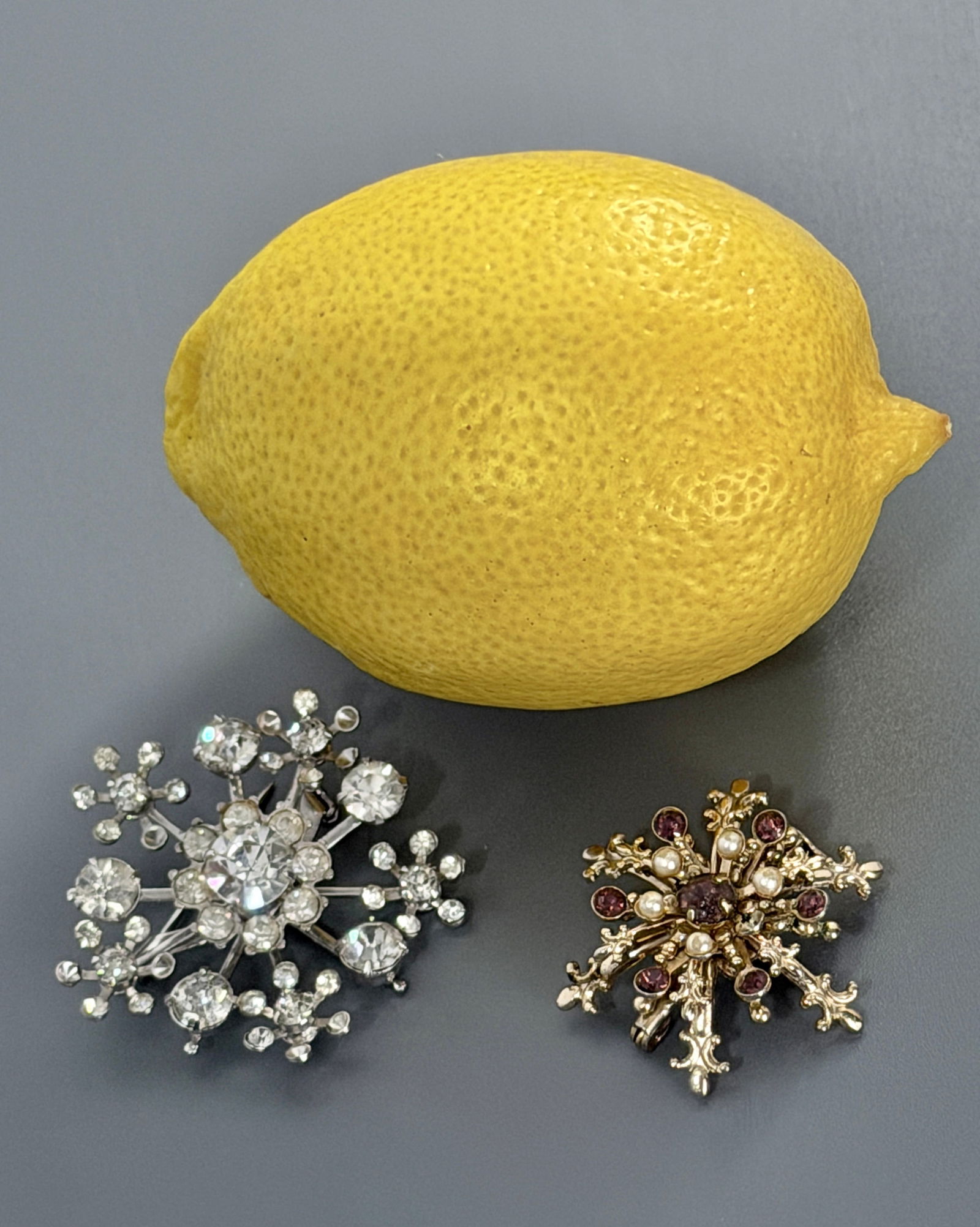 Vintage Rhinestones Snowflake Brooches Winter Jewelry Lot of 2 including Coro: Vintage Rhinestones Snowflake Brooches Winter Jewelry Lot of 2 including Coro Approximately 1 3/8 and 1 5/8 inches in diameter. For all high ticket items, including watches and jewelry, thebuyer ident