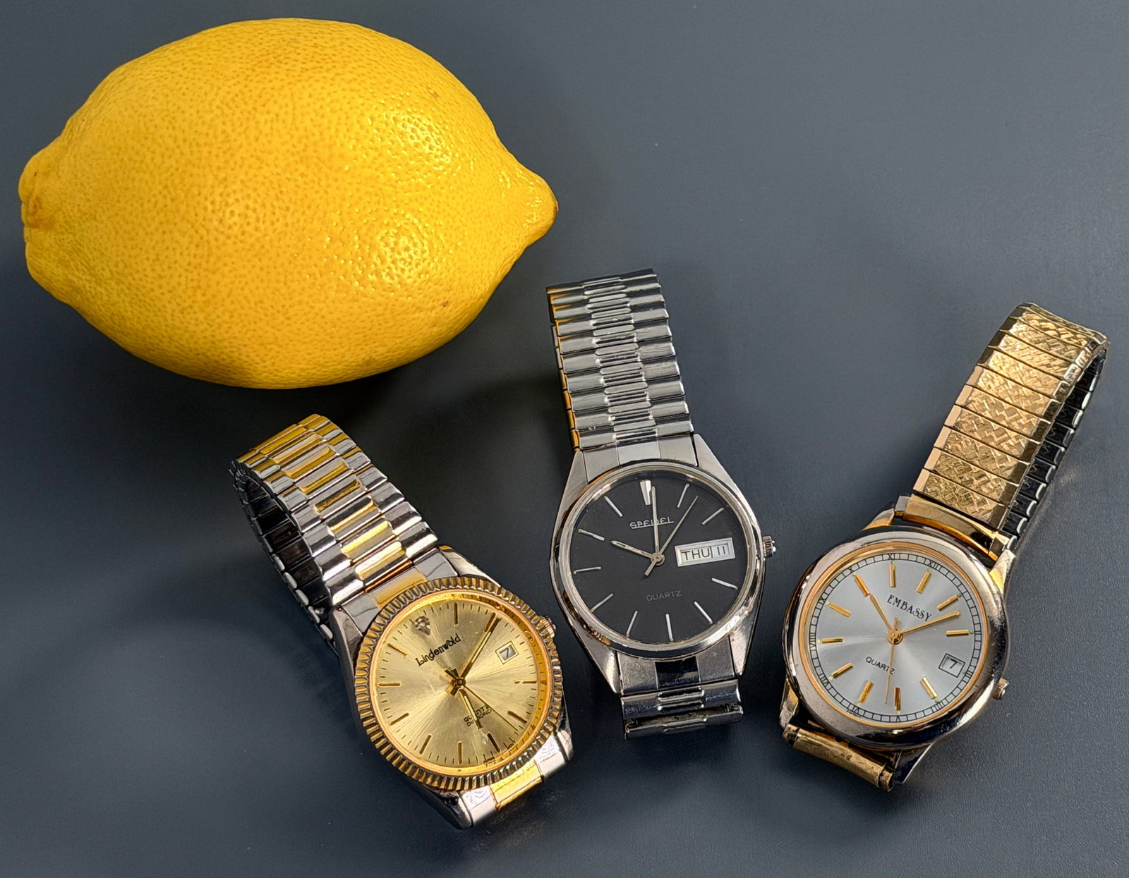 Vintage Quartz Dress Watches As Is Lot of 3: Vintage Quartz Dress Watches As Is Lot of 3 Approximately 1 3/8 - 1 1/2 inches wide. Please Note: Vidi Vici Gallery does not test clocks, watches, musical instruments, photo, video or electronic equip