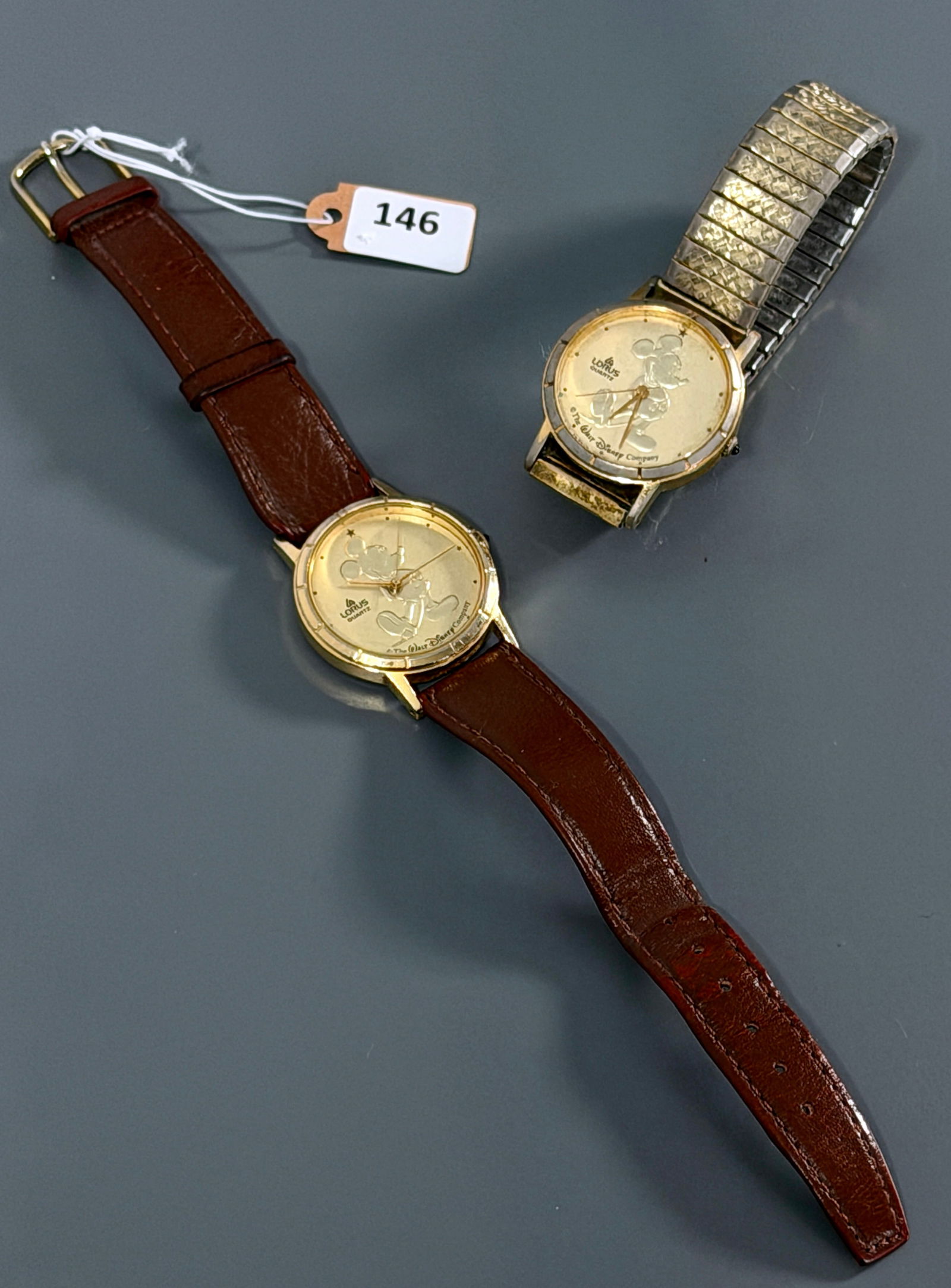 Disney Mickey Mouse Vintage Used Lorus Quartz Watch: Disney Mickey Mouse Vintage Used Lorus Quartz Watches Approximately 1 1/4 inches wide. Please Note: Vidi Vici Gallery does not test clocks, watches, musical instruments, photo, video or electronic equ