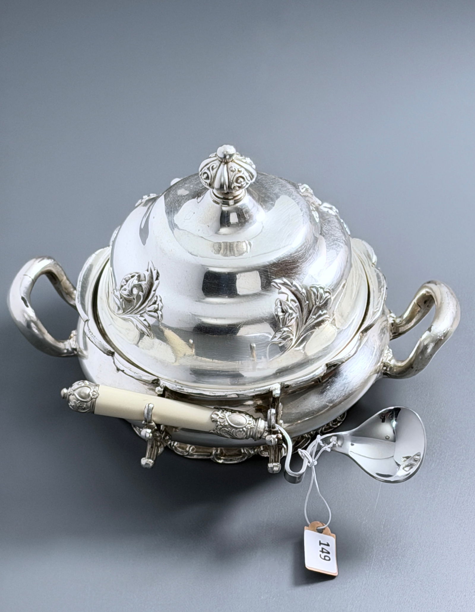 Forbes Silver Co Victorian Lidded Bowl Quadruple Silver Plate Spoon is not original but kind a fun (1 of 7)