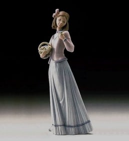 Lladro 7644 Innocence in Bloom Designed by Jose Puche Vintage Never Used Porcelain Figurine