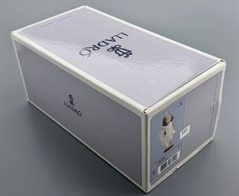 Lladro 06150 Playing the Flute Rare Porcelain Figurine Sculpted by Salvador Debon Tocando La Flauta