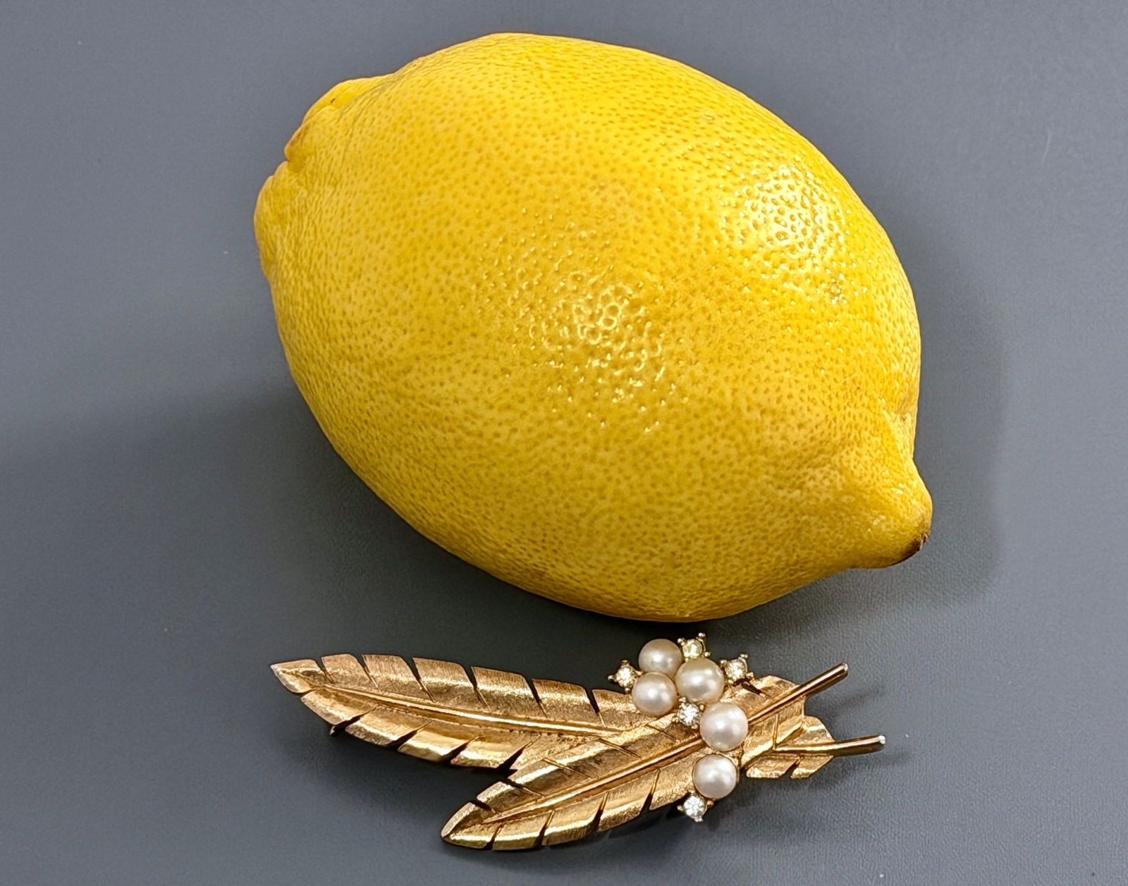 Trifari Vintage Costume Jewelry Jeweled Feather Brooch: Trifari Vintage Costume Jewelry Jeweled Feather Brooch Approximately 2 3/4 inches. For all high ticket items, including watches and jewelry, thebuyer identity has to be confirmed prior to shipping. Sh