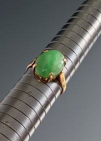 Vintage 18K Yellow Gold Green Jade Ring