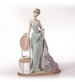 Lladro A Lady of Taste Porcelain Figurine 1495 Vintage Glazed Finish Dama de La Cola de Raso
