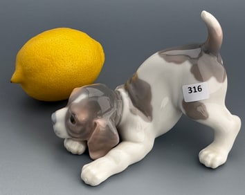 Lladro Playful Puppy Beagle Domestic Dogs Retired Porcelain Figurine # 1070 Gloss Finish Retail $