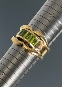 Vintage 14K Gold Green Peridot Ring Size 7 3/4.