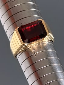 Vintage 14K Yellow Gold Garnet Ring Size 7 3/4