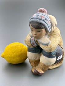 Lladro Pensive Eskimo Inuit Boy Porcelain Figurine Figurine Model Number 5129 Gres Finish
