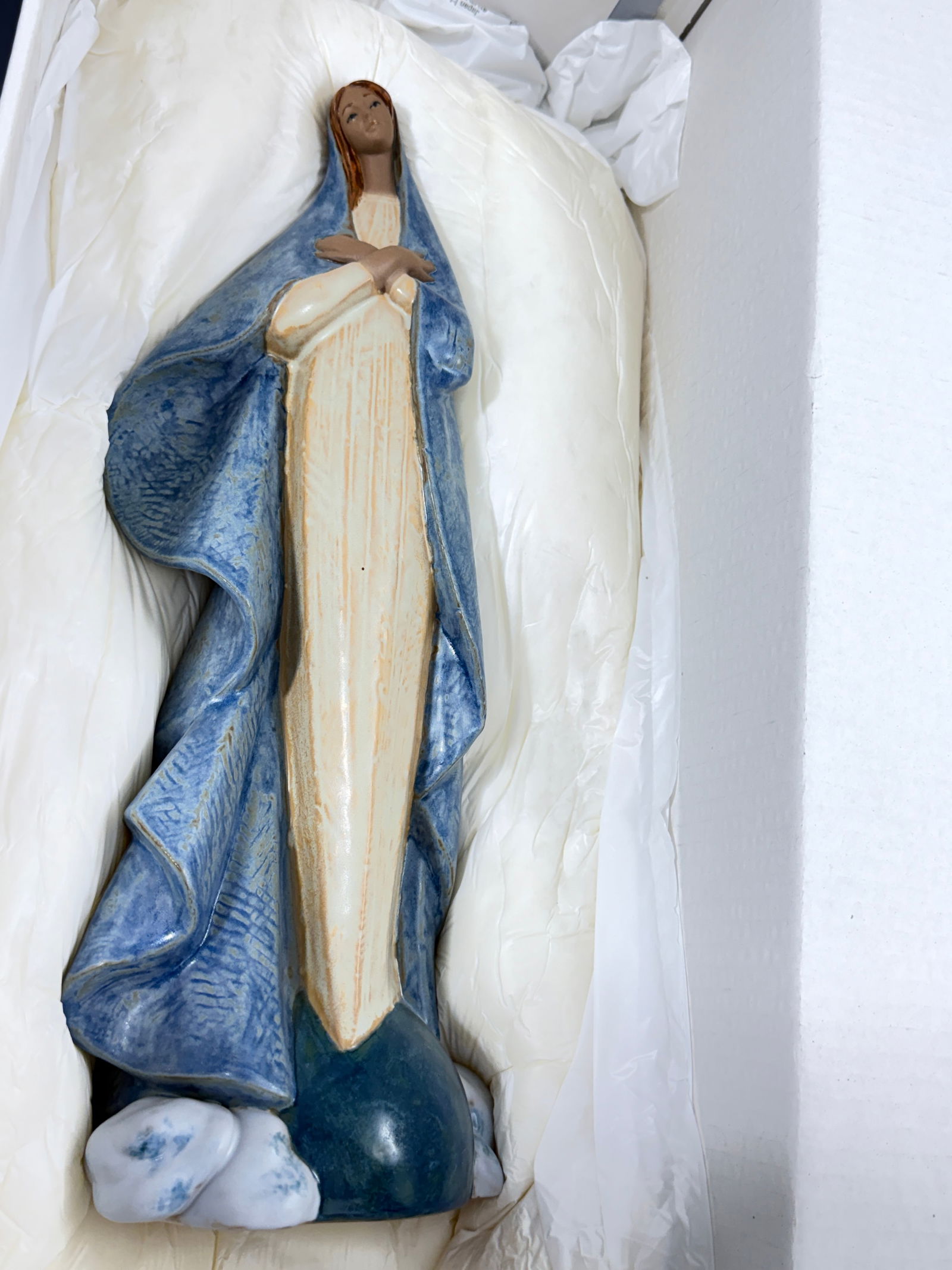 Lladro Madonna 01012365 Holy Mother Tall Gres Finish Porcelain Figurine Spanish Name Maria Mater: 195Lladro Madonna 01012365 Holy Mother Tall Gres Finish Porcelain Figurine Spanish Name Maria Mater Sculptor Jose Puche Year Issued 1997 Year Retired 2019 We are continuing to sell the Largest US Coll
